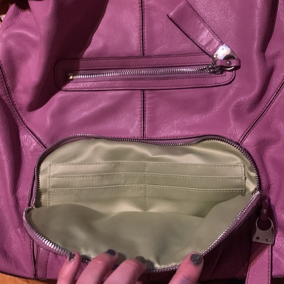 B.MAKOWSKY SOFT MAGENTA LEATHER PURSE - Picture 9 of 12